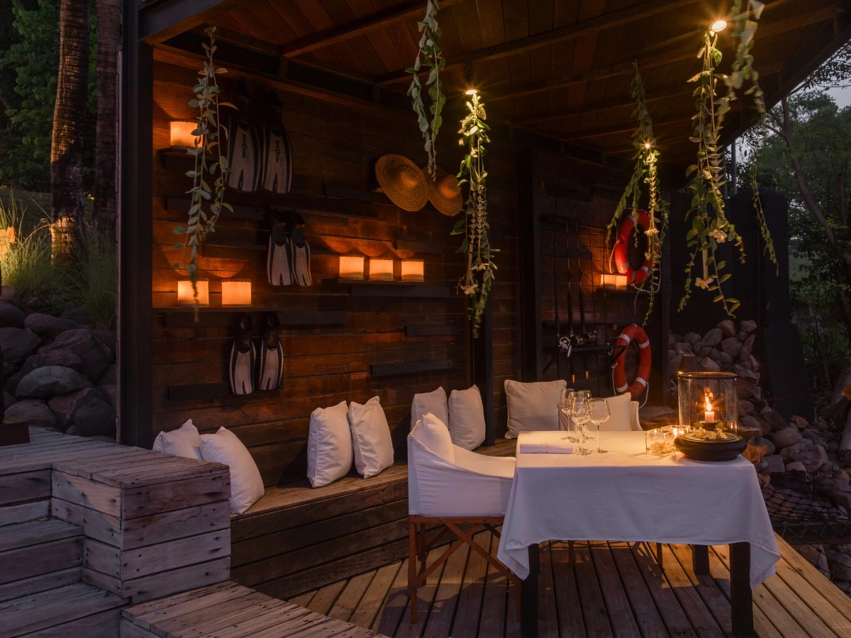 BOAT HOUSE DINING